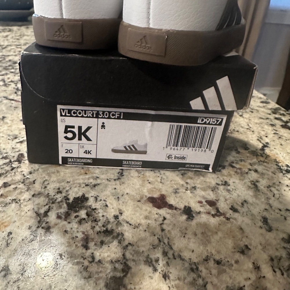 Size 5 toddler Adidas - Picture 5 of 5